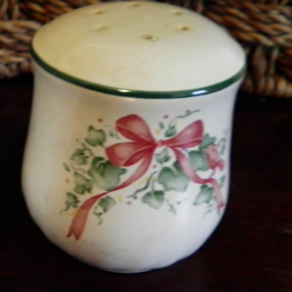 Corelle Callaway Holiday Salt & Pepper Shakers Lov - Picture 3 of 3